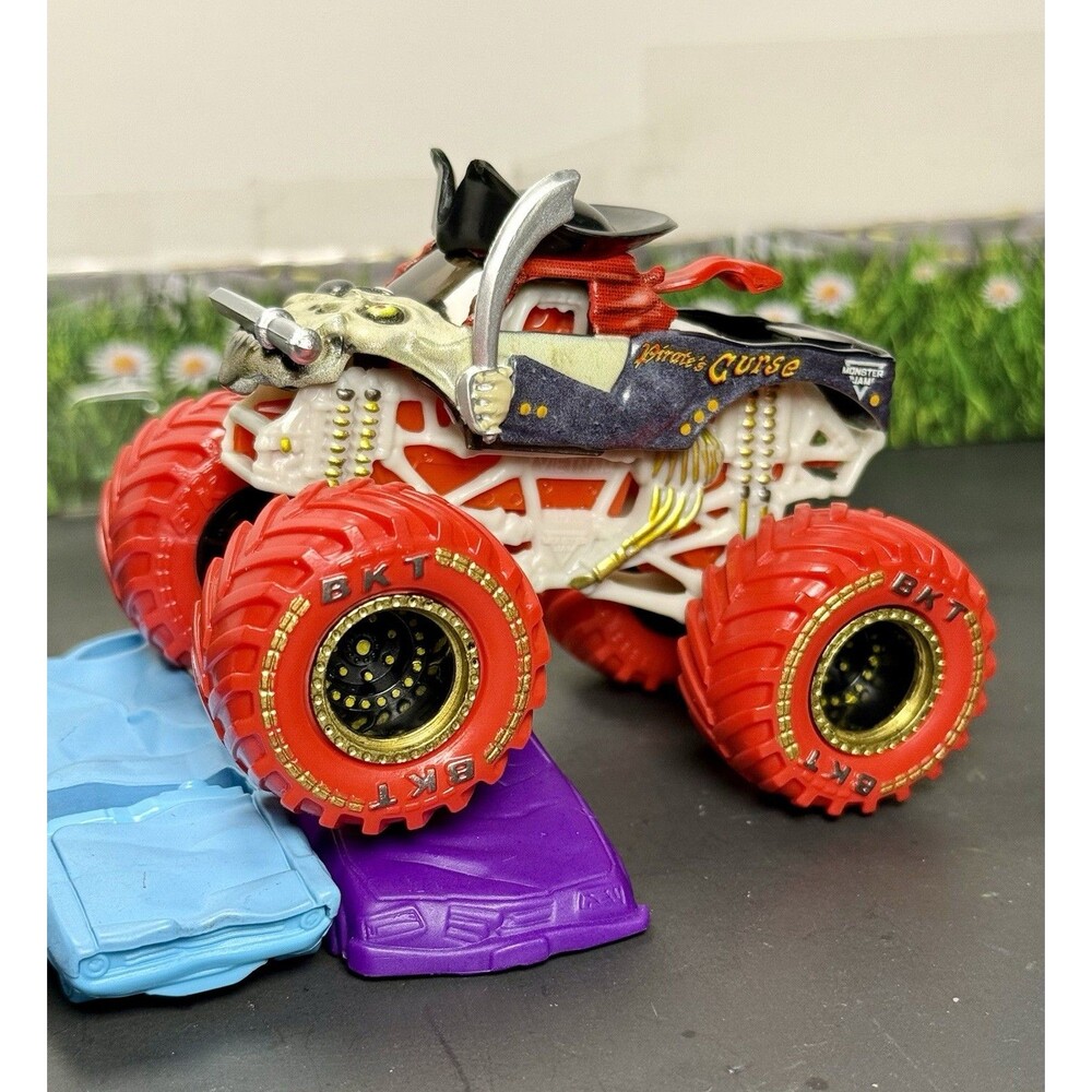 Custom Monster Jam Monster Truck 1:64 Skeleton Pirate’s Curse Red Gold BLK Bone